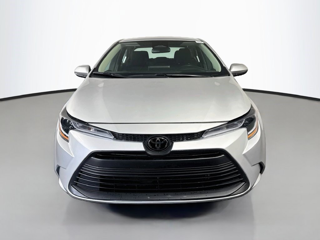 Used 2025 Toyota Corolla LE FWD image 2