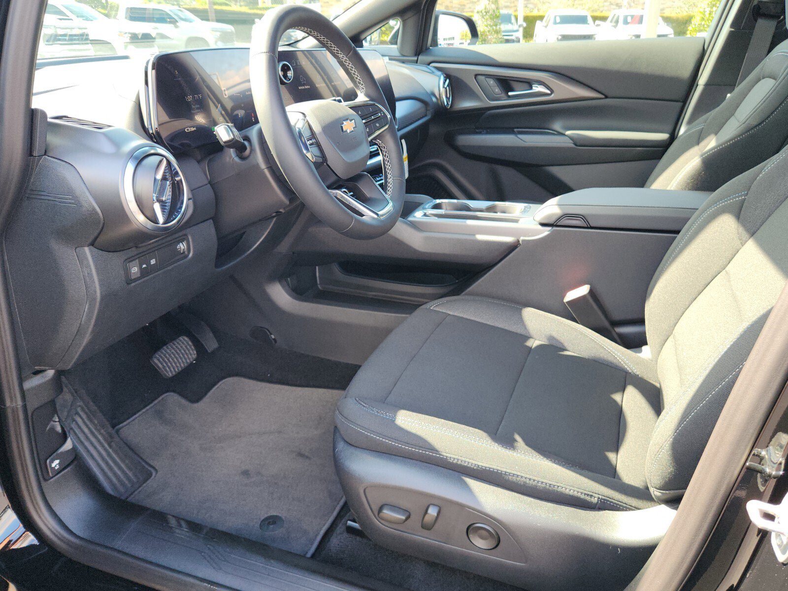 New 2026 Chevrolet Equinox EV LT w/ Comfort Package AWD/4WD image 6