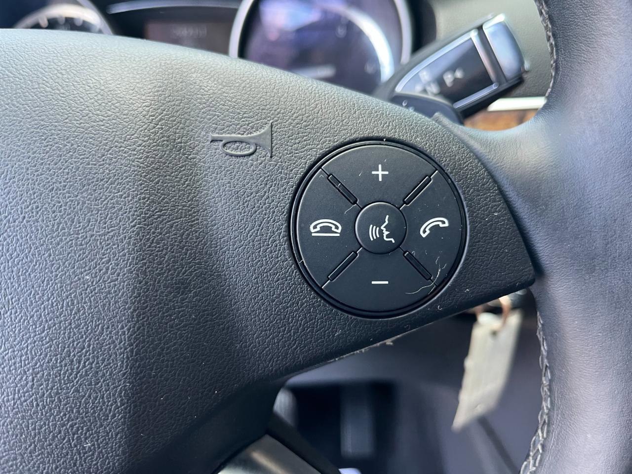 Used 2011 Mercedes-Benz R 350 BlueTEC 4MATIC image 24