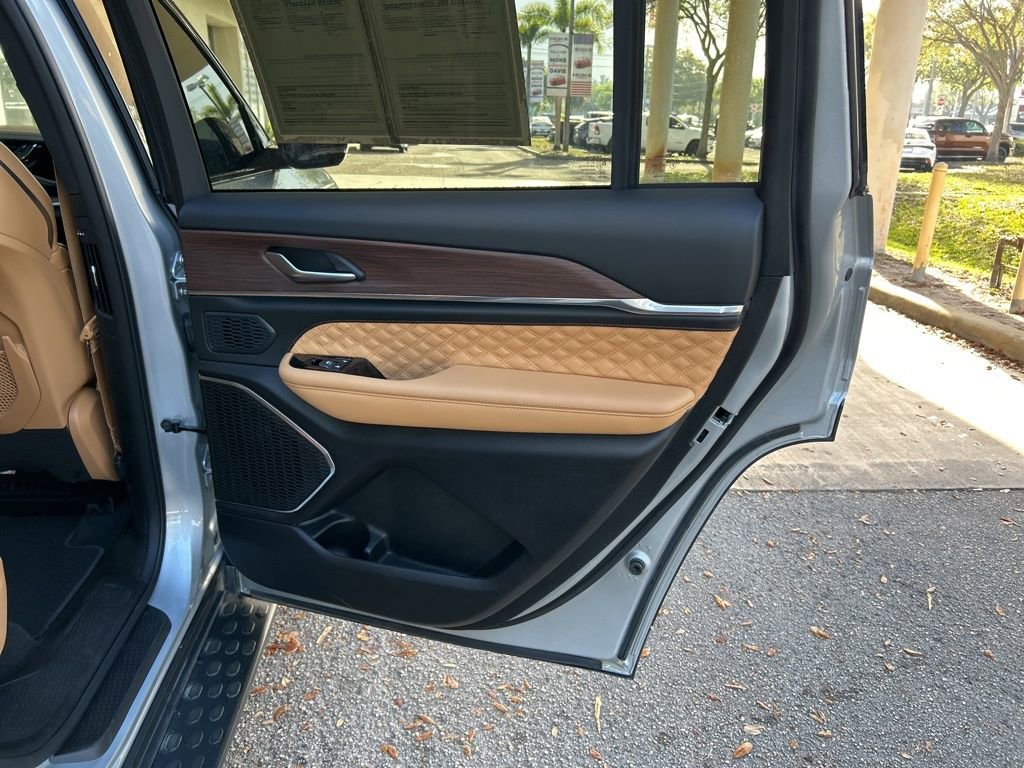 Used 2025 Jeep Grand Cherokee L Summit w/ Advanced Protech Group IV image 37