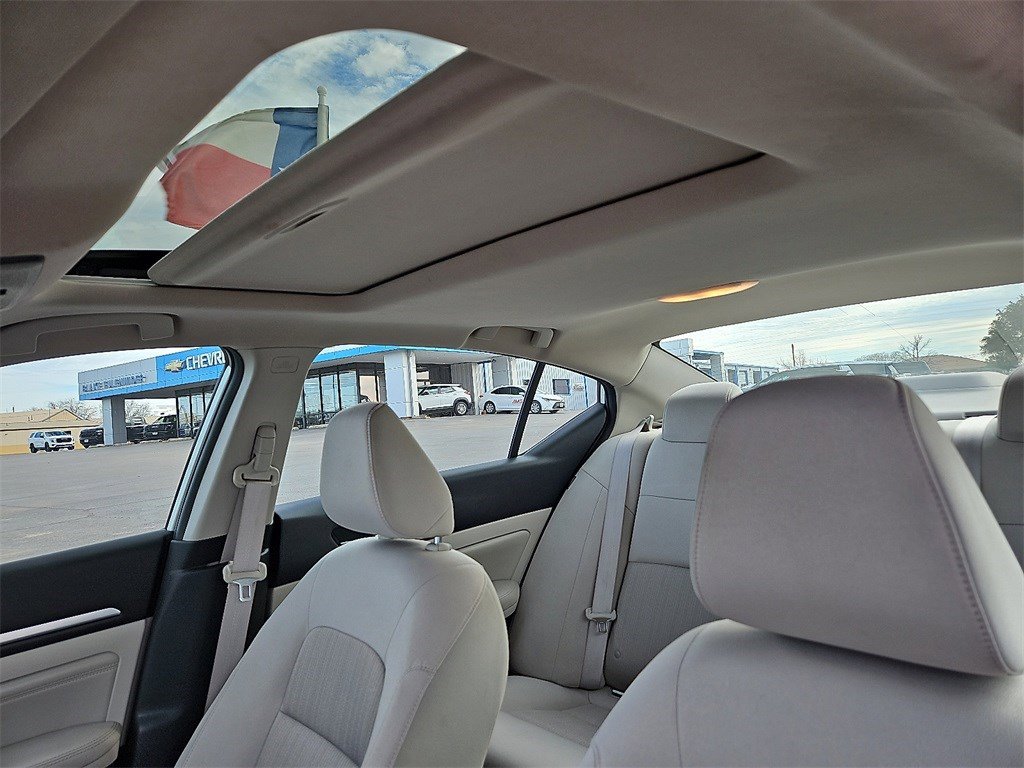 Used 2022 Nissan Altima 2.5 SV w/ SV Premium Package image 21