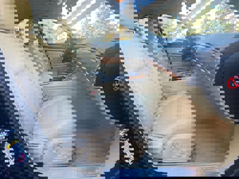 Used 2010 Jaguar XF Luxury image 35