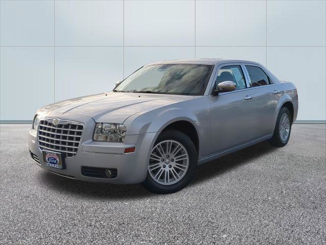 Used 2010 Chrysler 300 Touring RWD image 1