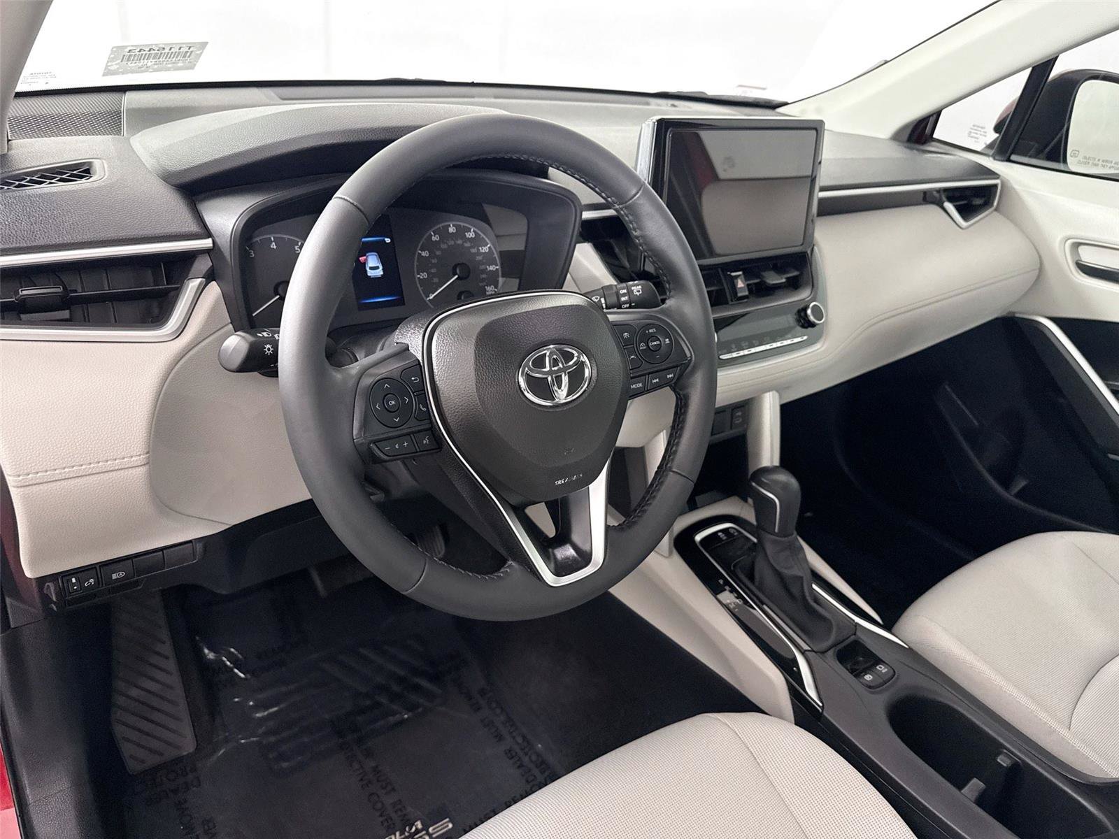Used 2024 Toyota Corolla Cross LE w/ Moonroof Package FWD image 4