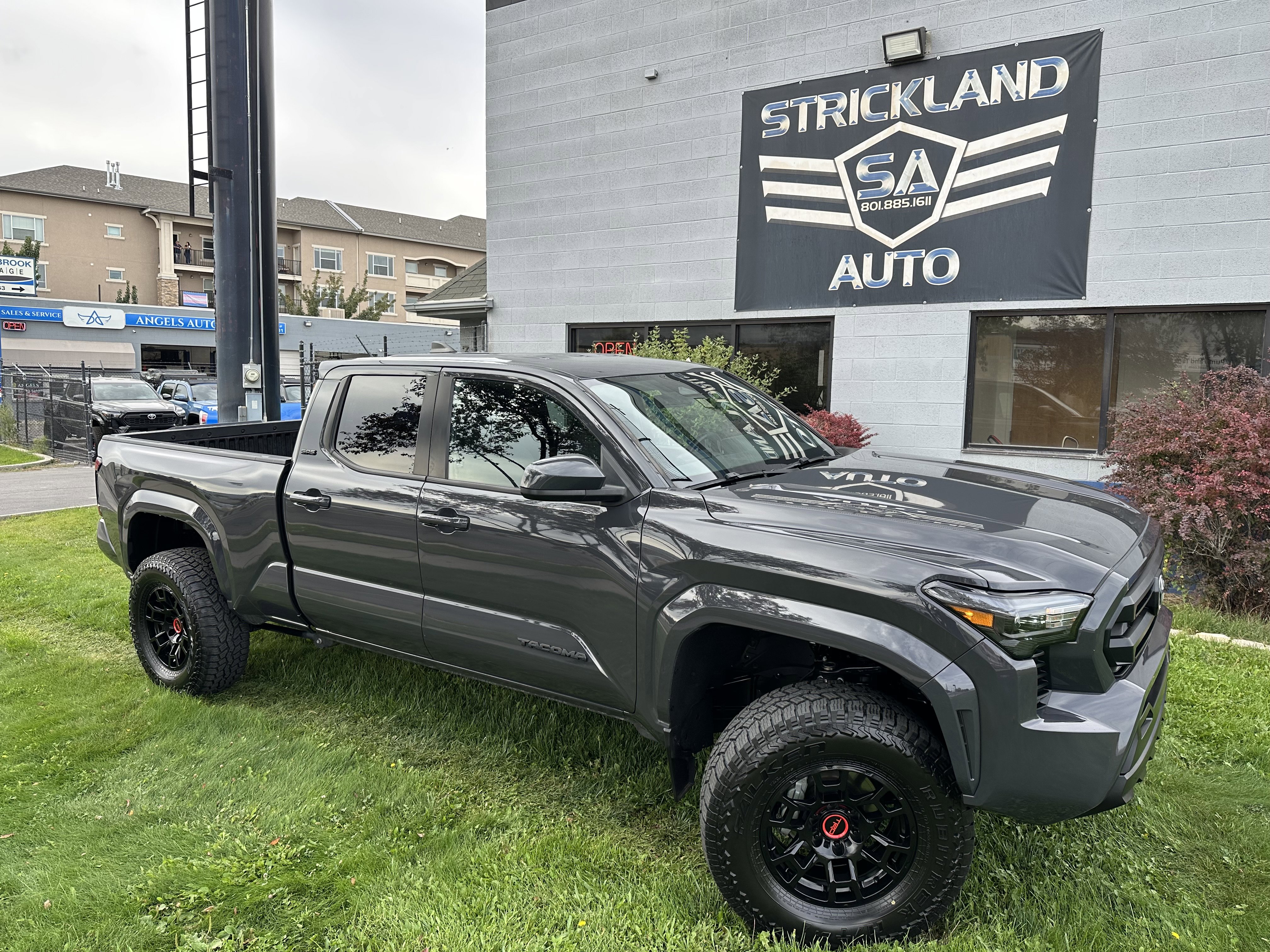 Used 2024 Toyota Tacoma SR5 image 2