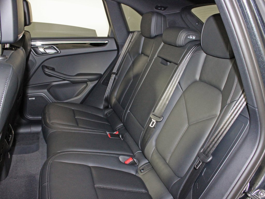 Used 2026 Porsche Macan image 33