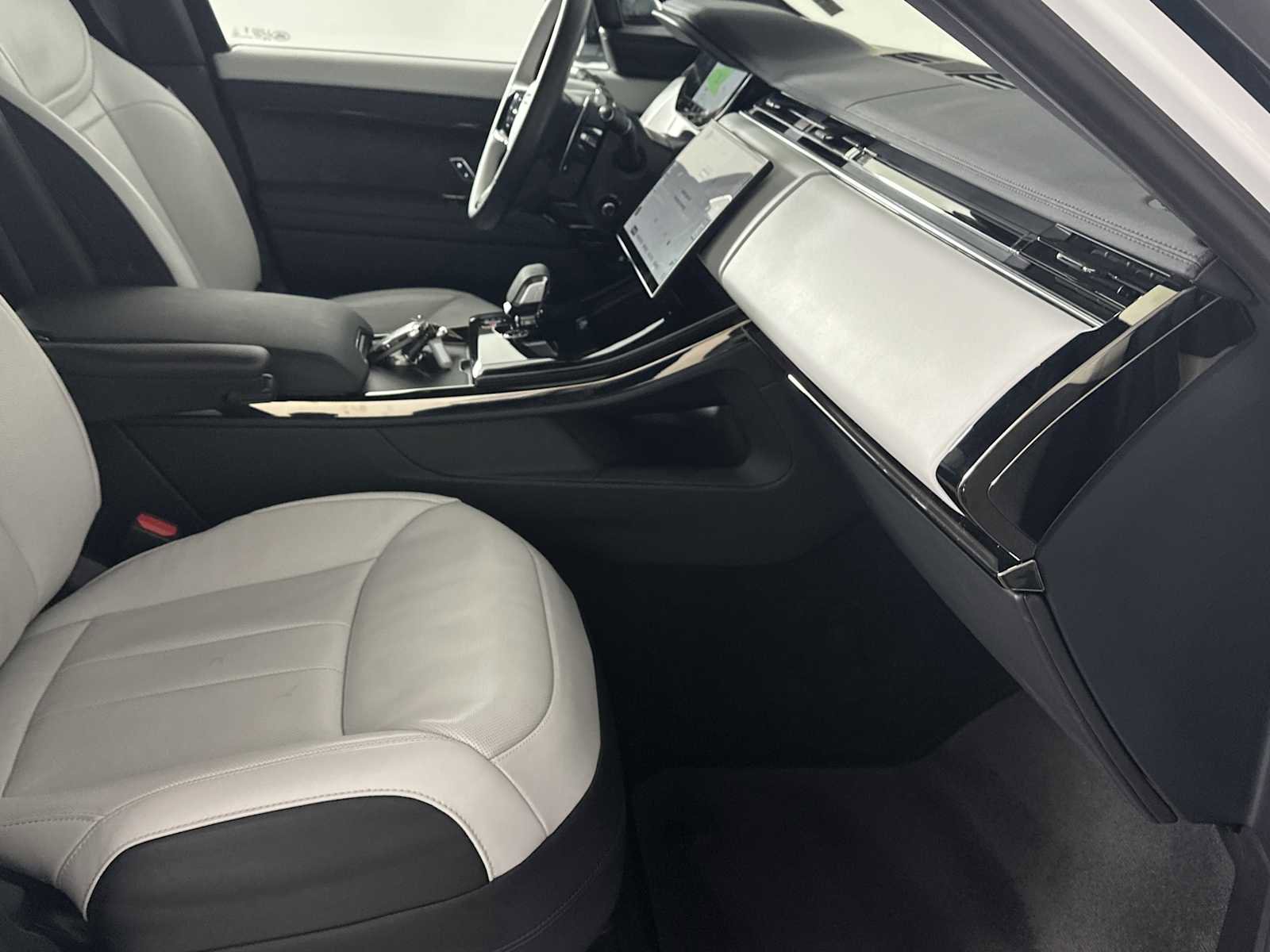 Used 2024 Land Rover Range Rover Sport Dynamic SE image 13