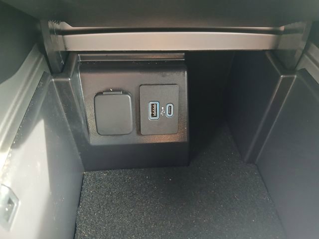 Used 2021 Ford Explorer XLT w/ Equipment Group 202A image 33