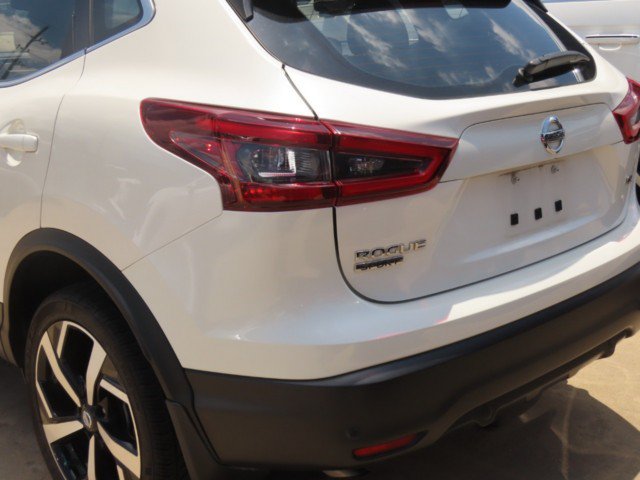Used 2021 Nissan Rogue Sport SL w/ Premium Package FWD image 10
