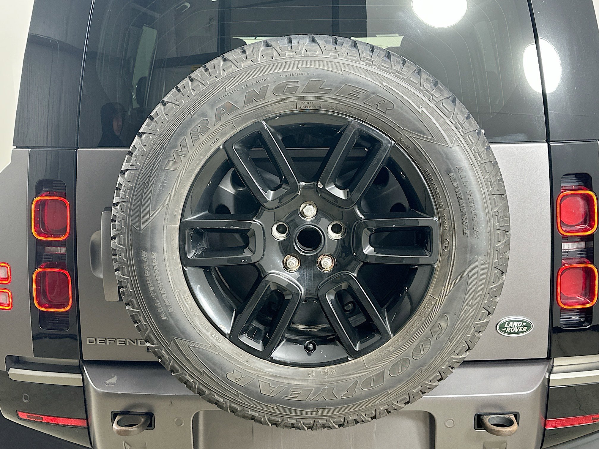 Used 2022 Land Rover Defender 110 X-Dynamic SE image 37