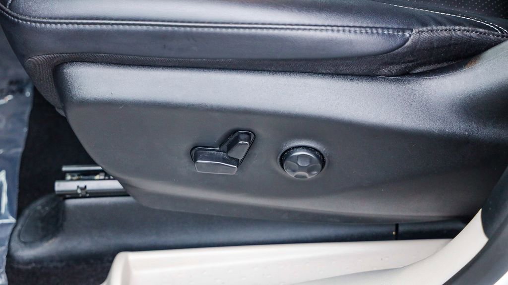 Certified 2024 Chrysler Pacifica Touring-L image 23