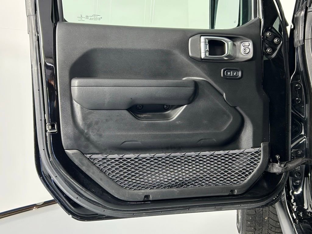 Used 2022 Jeep Gladiator Willys AWD/4WD image 30