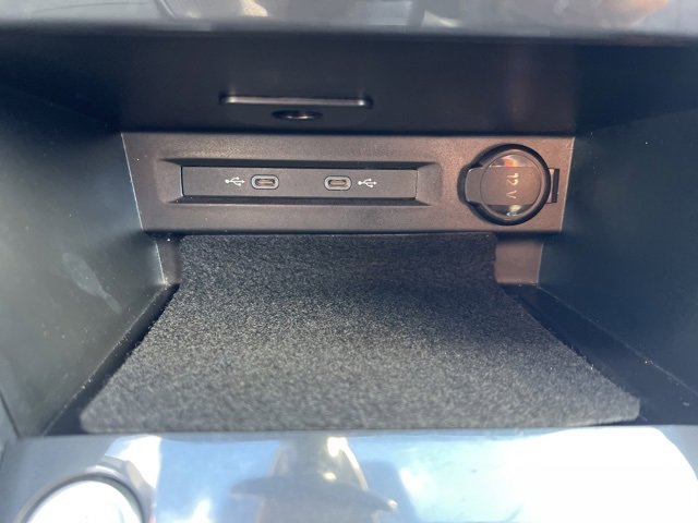 Used 2024 Volkswagen Tiguan SE image 34