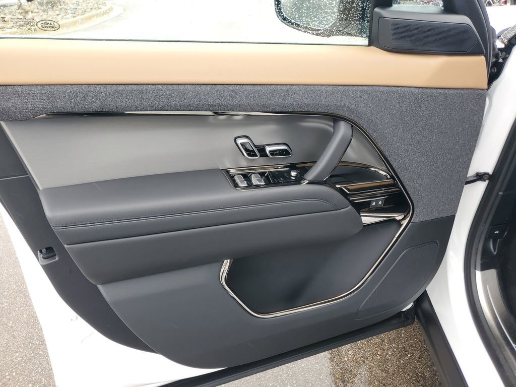 New 2026 Land Rover Range Rover Sport Dynamic SE AWD/4WD image 7