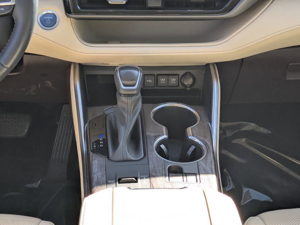 Used 2021 Toyota Highlander Limited image 6