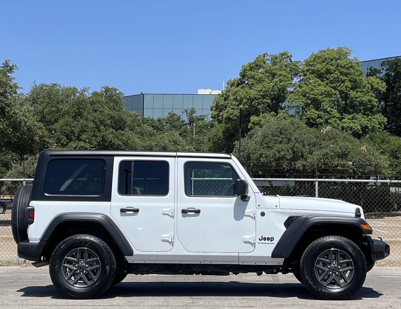 Used 2024 Jeep Wrangler Unlimited Sport AWD/4WD image 3