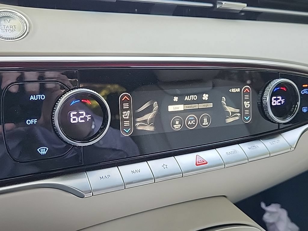 Used 2025 Genesis Electrified GV70 AWD/4WD image 20