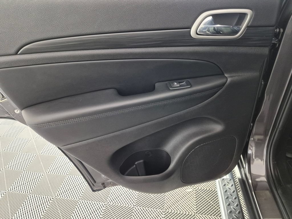 Used 2020 Jeep Grand Cherokee Laredo RWD image 27
