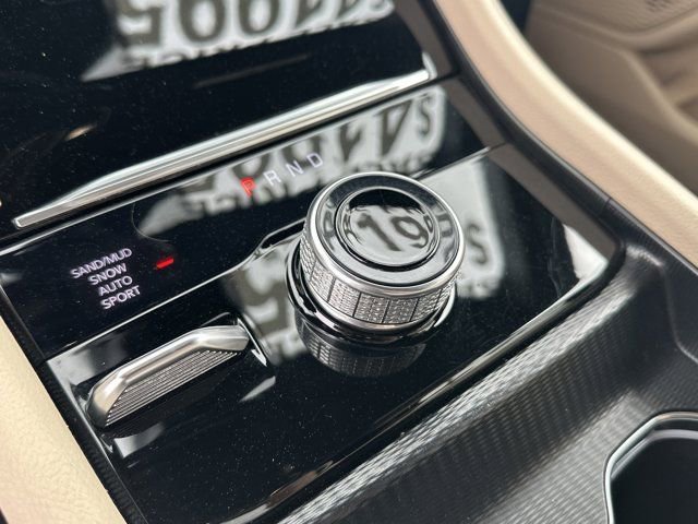 Used 2024 Jeep Grand Cherokee L Limited w/ Luxury Tech Group II image 34