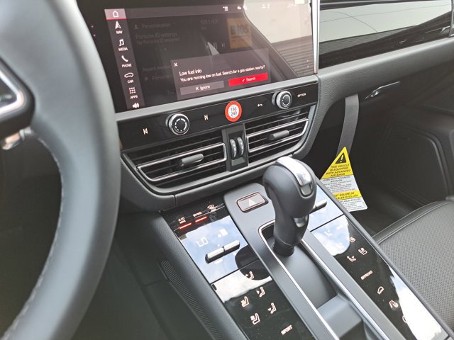New 2026 Porsche Macan image 32