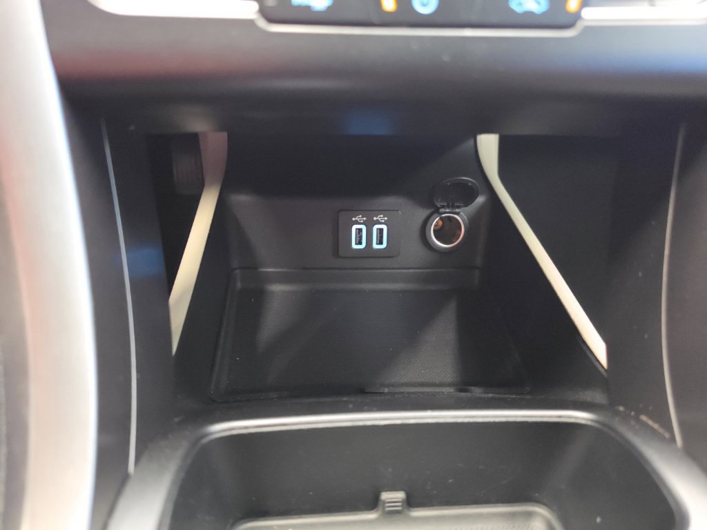 Used 2020 Ford Fusion SE FWD image 24