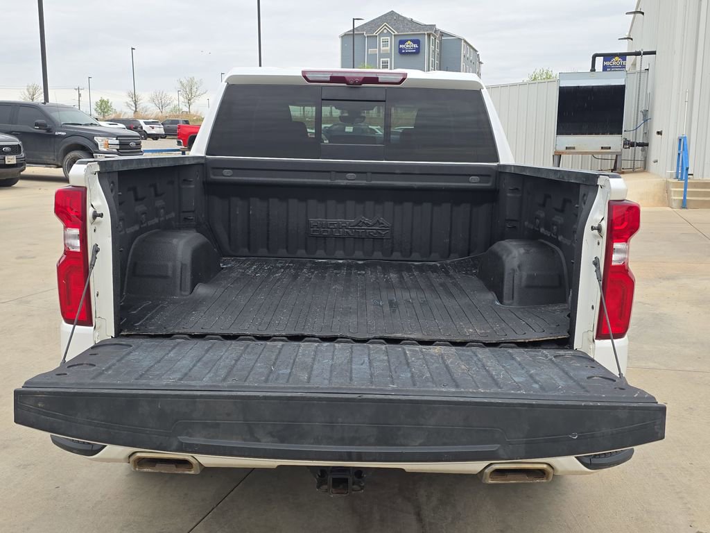 Used 2022 Chevrolet Silverado 1500 High Country w/ Technology Package image 12