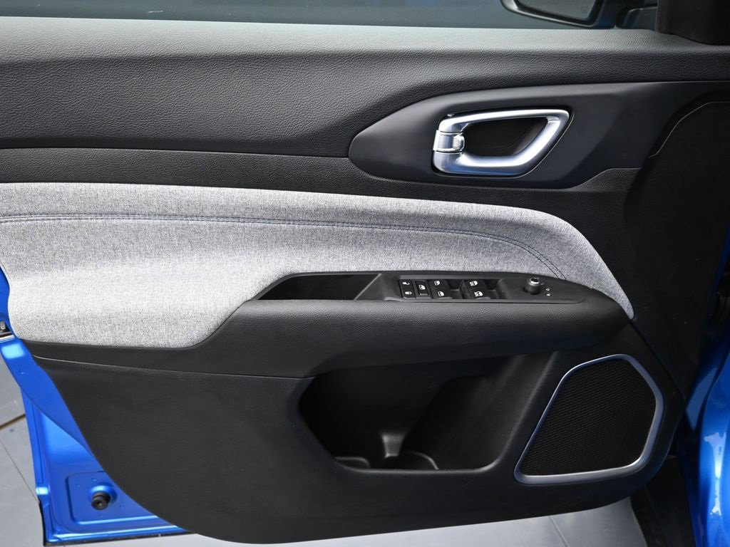 New 2026 Jeep Compass Latitude image 21