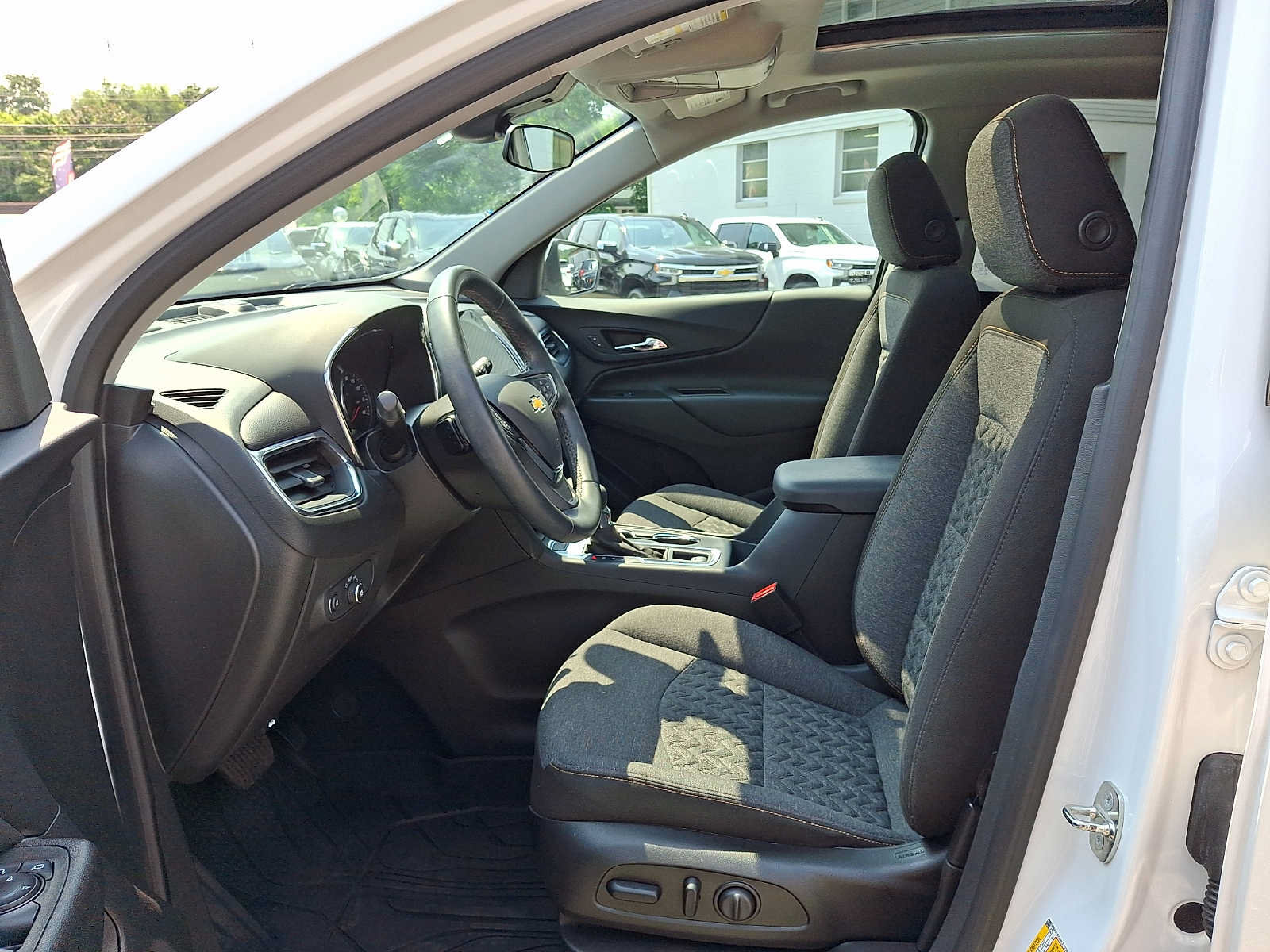 Used 2023 Chevrolet Equinox LT AWD/4WD image 13