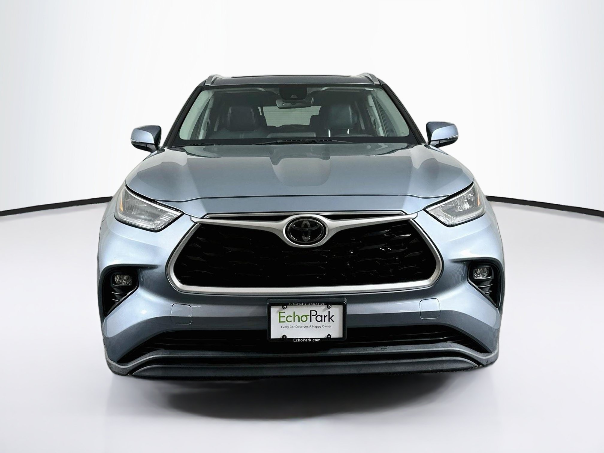 Used 2020 Toyota Highlander XLE FWD image 2