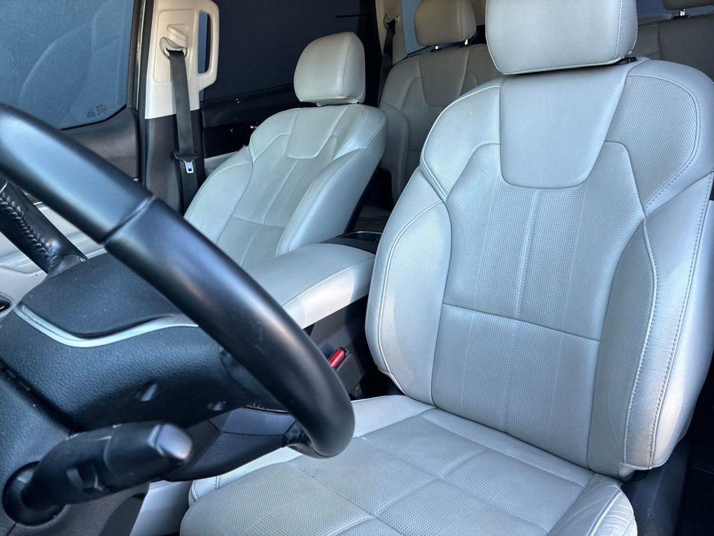 Used 2020 Kia Telluride SX w/ Towing Package FWD image 16