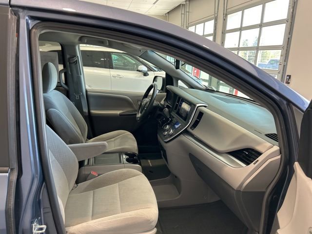 Used 2015 Toyota Sienna LE FWD image 12