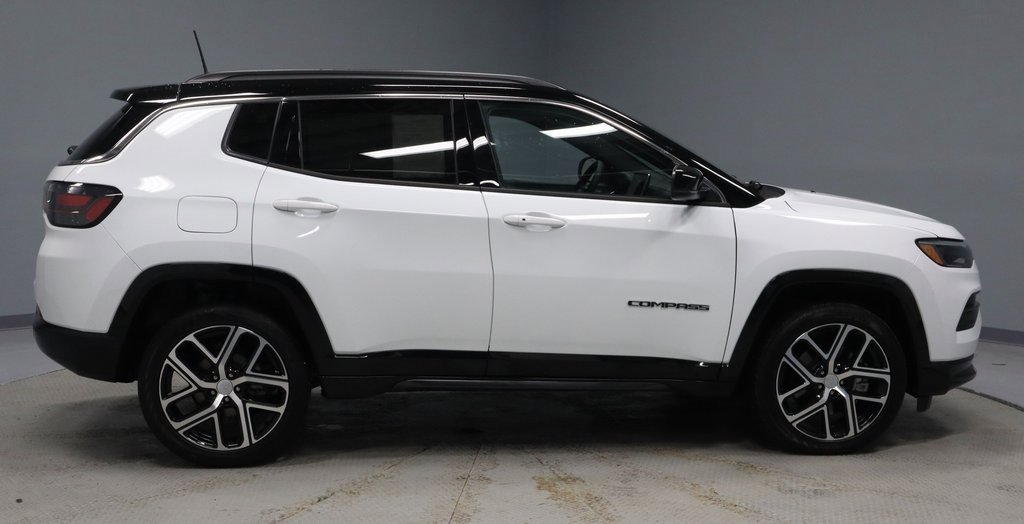 Used 2024 Jeep Compass Limited w/ Elite Group image 12