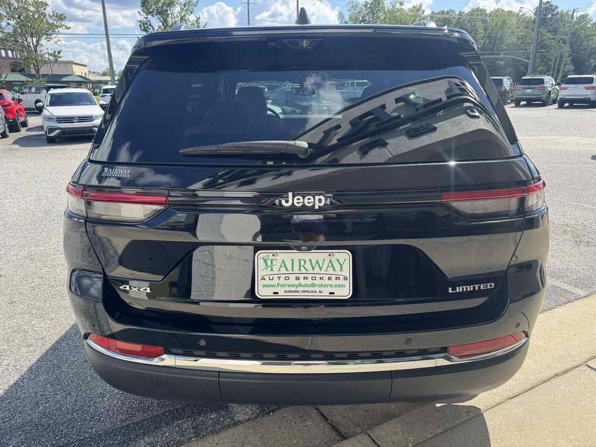 Used 2025 Jeep Grand Cherokee Limited w/ Luxury Tech Group II AWD/4WD image 43