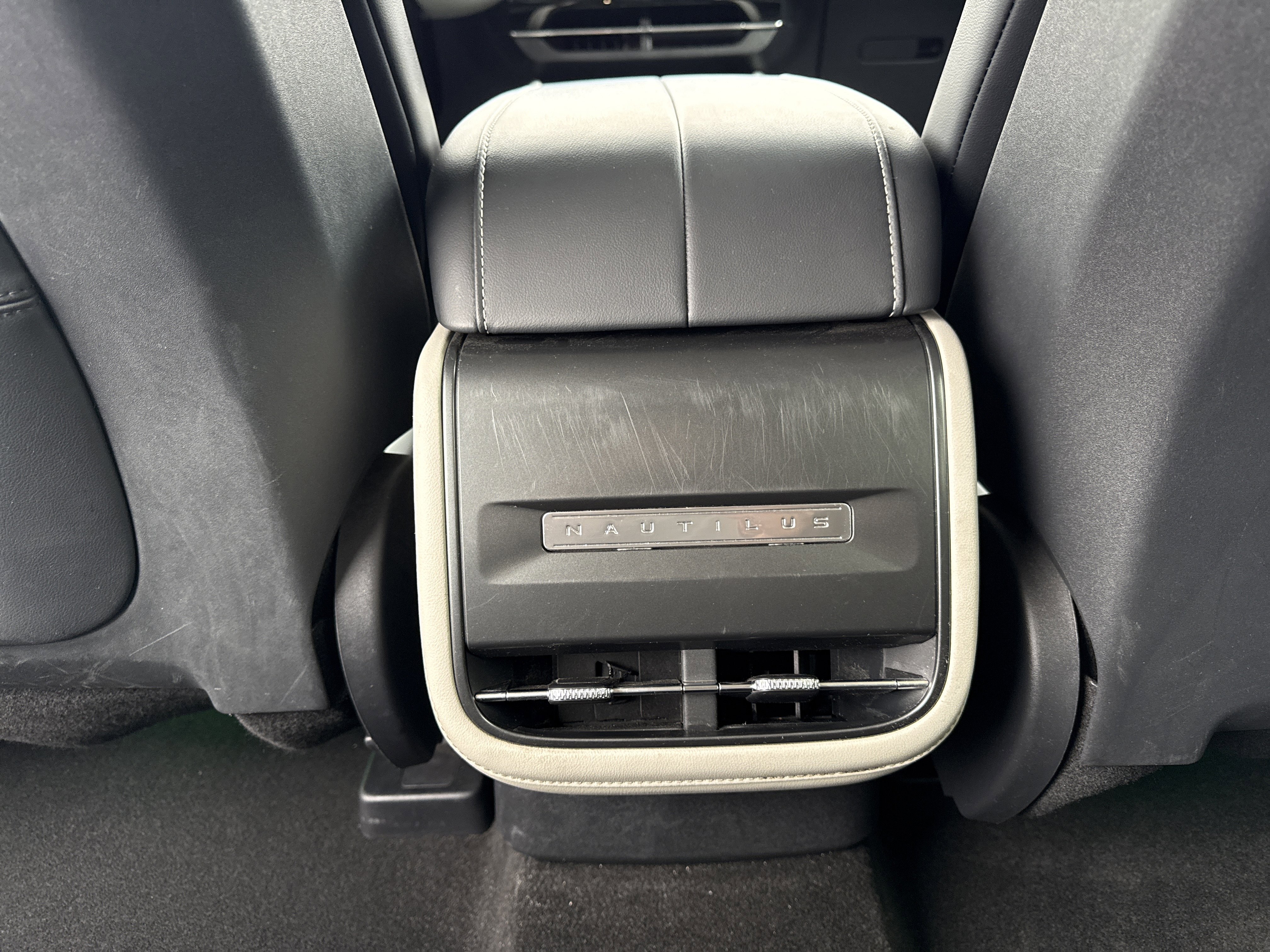 Used 2024 Lincoln Nautilus Premier image 32