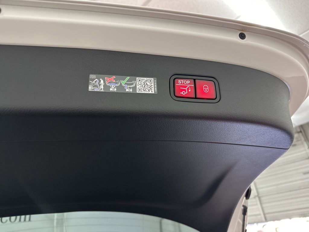 New 2026 Mercedes-Benz GLC 300 image 25