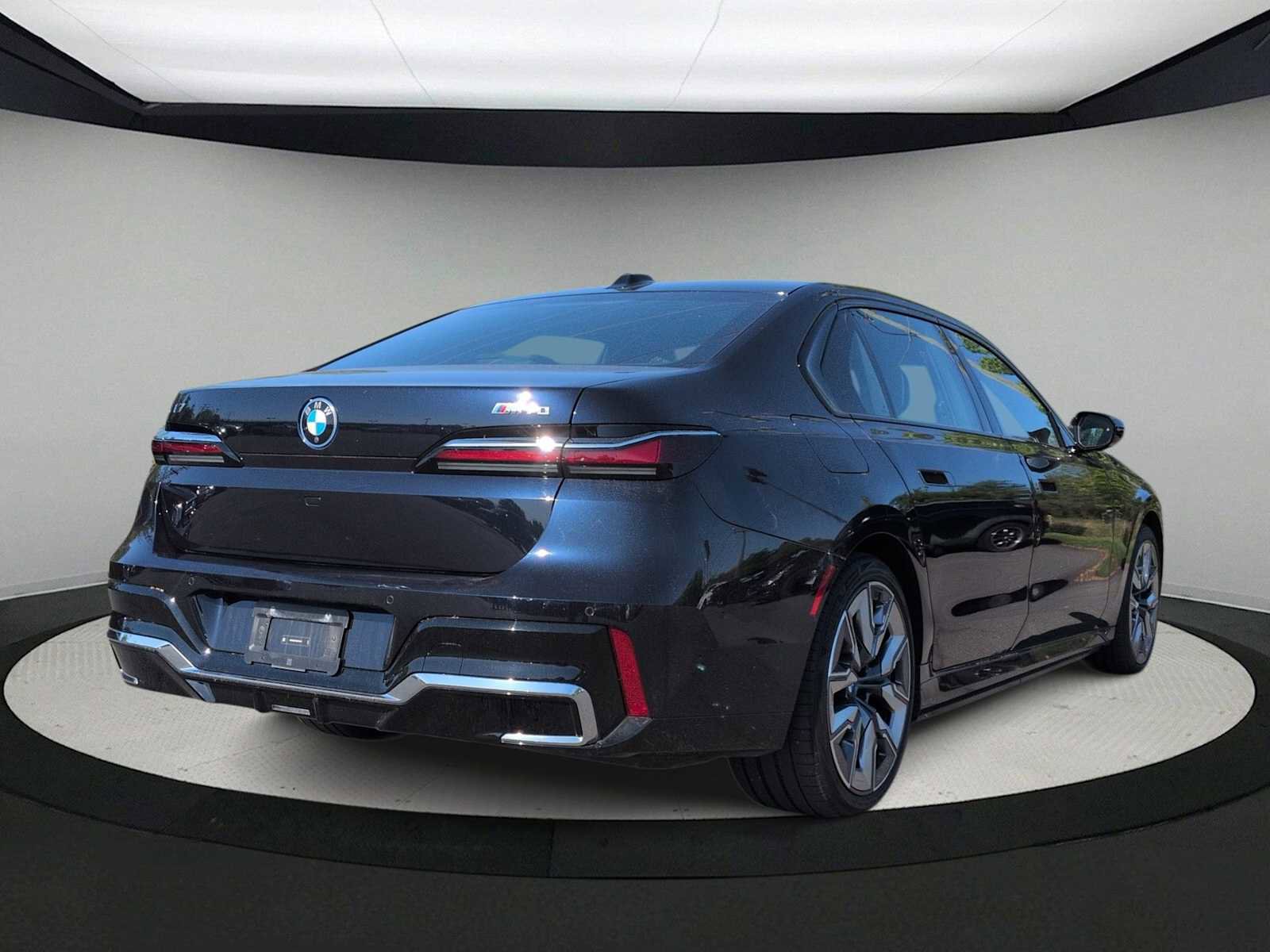 Certified 2024 BMW i7 M70 image 8