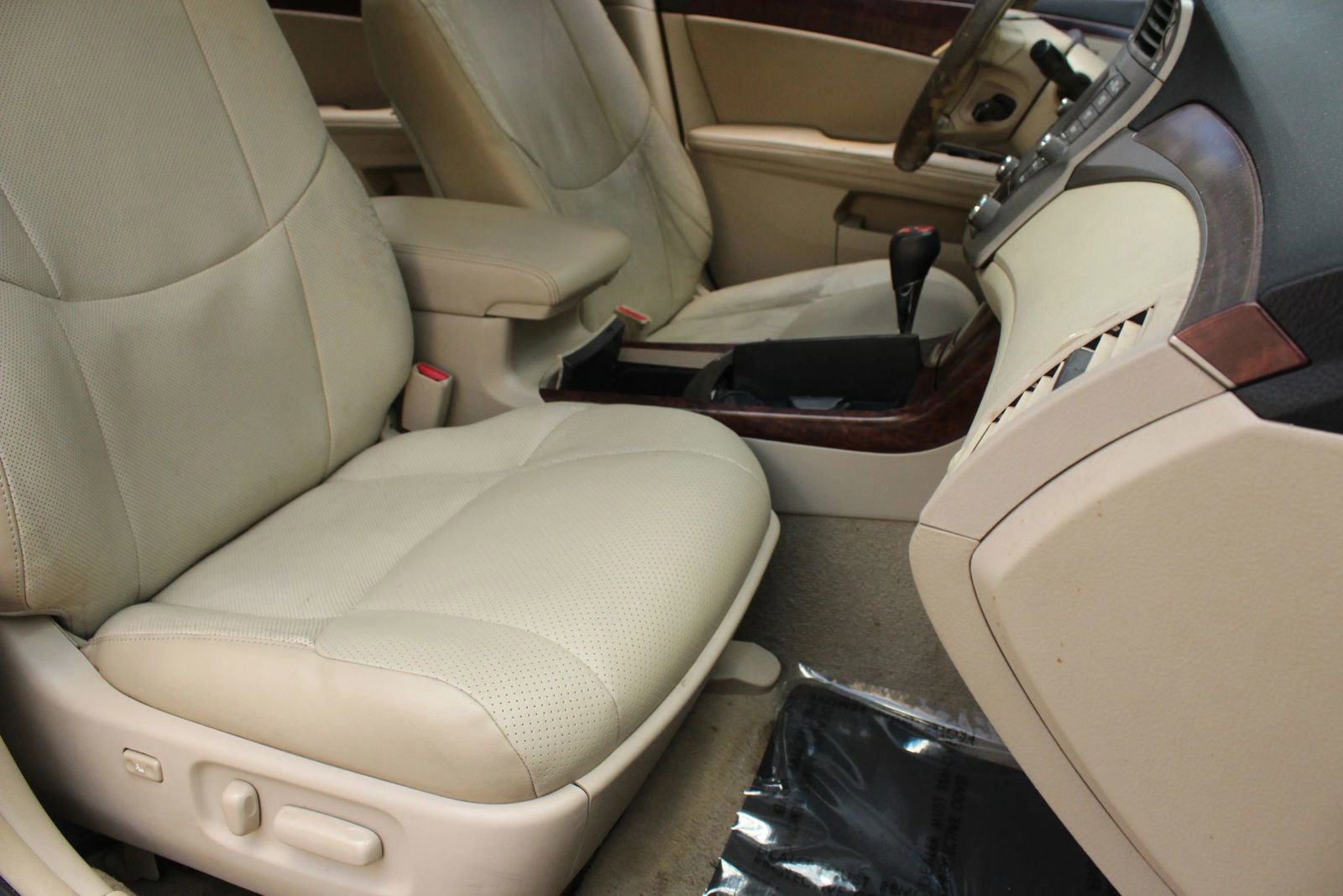 Used 2011 Toyota Avalon Limited FWD image 28