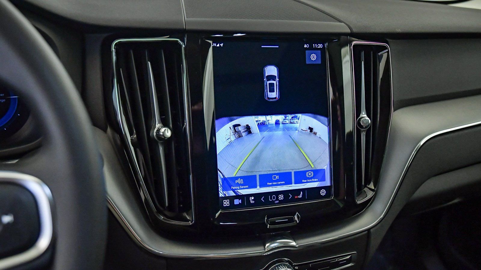 Certified 2025 Volvo XC60 T8 Core w/ Protection Package Premier image 24