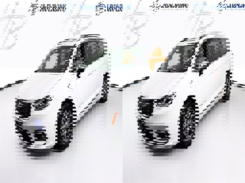 Used 2023 Chrysler Pacifica Pinnacle