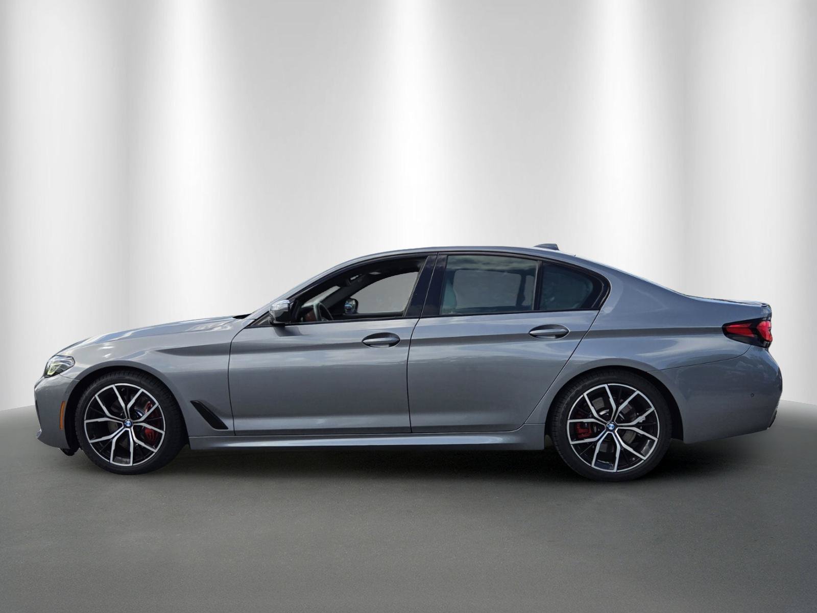 Used 2023 BMW 530i w/ Executive Package RWD image 4