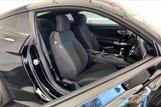 Used 2017 Ford Mustang GT RWD image 6