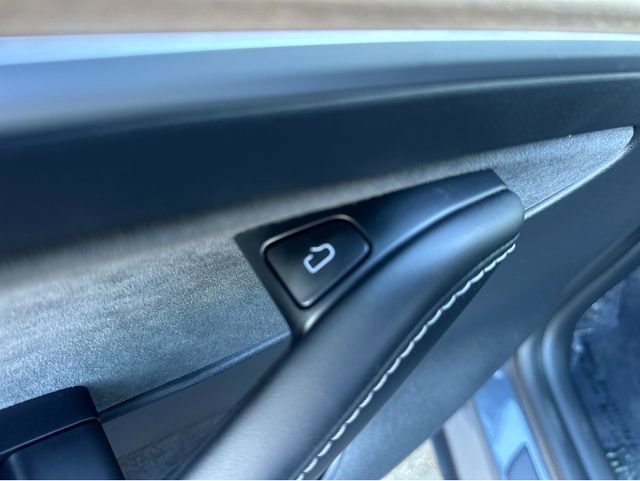 Used 2023 Tesla Model Y Long Range image 37