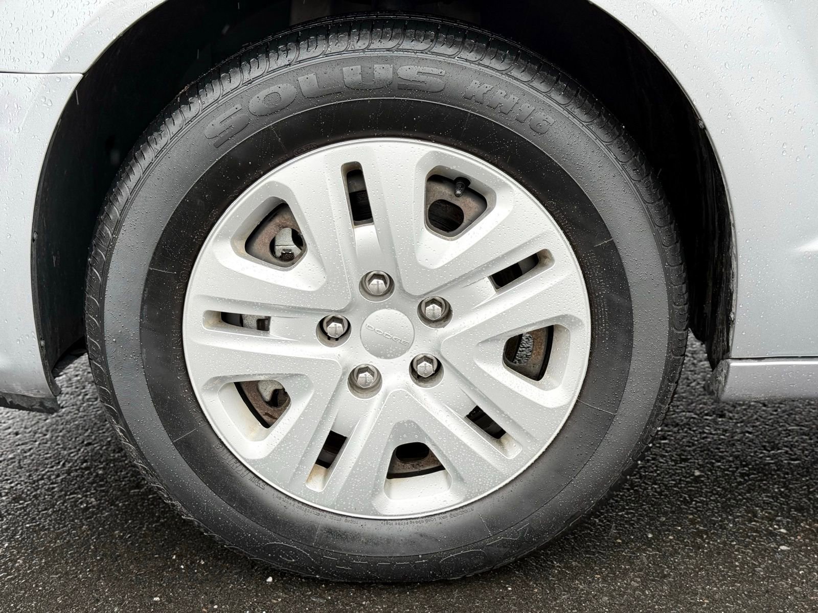 Used 2018 Dodge Grand Caravan SE w/ UConnect Hands-Free Group image 12