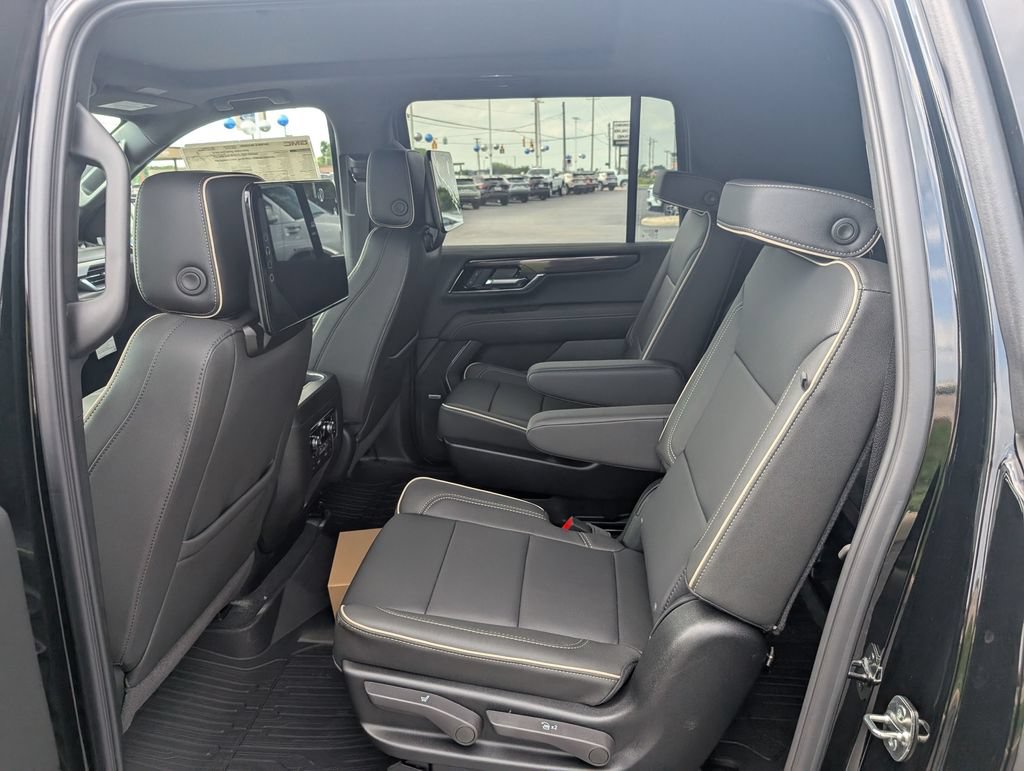 New 2026 GMC Yukon XL Elevation w/ Elevation Premium Package AWD/4WD image 10