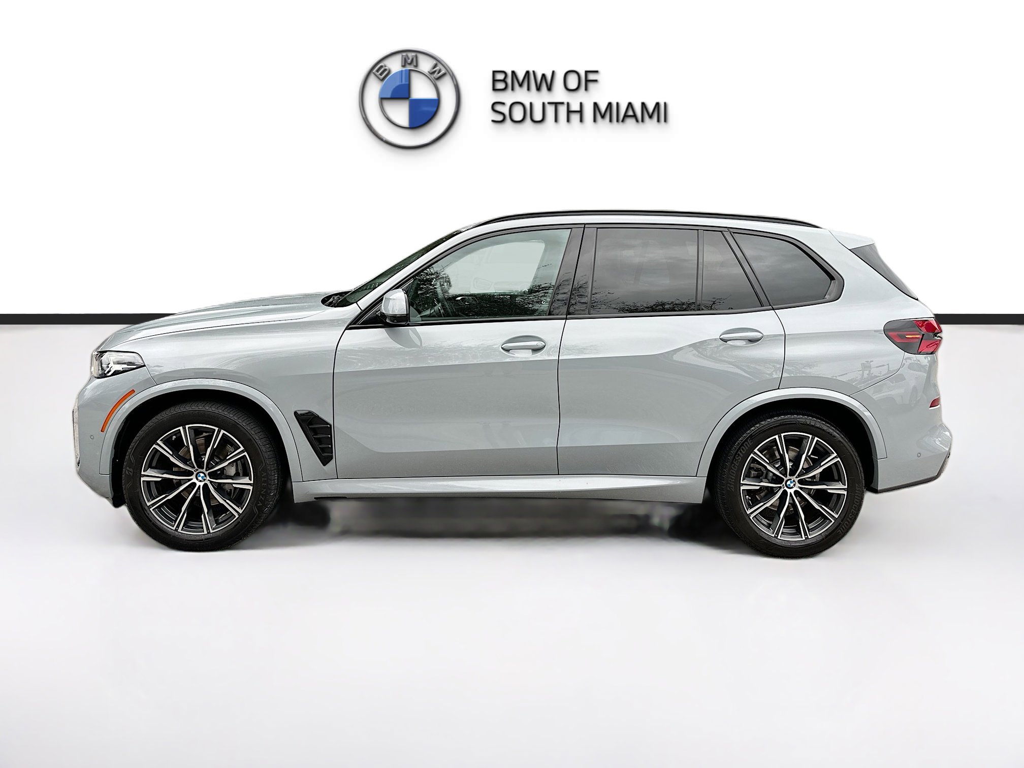 Certified 2024 BMW X5 xDrive40i w/ M Sport Package image 4
