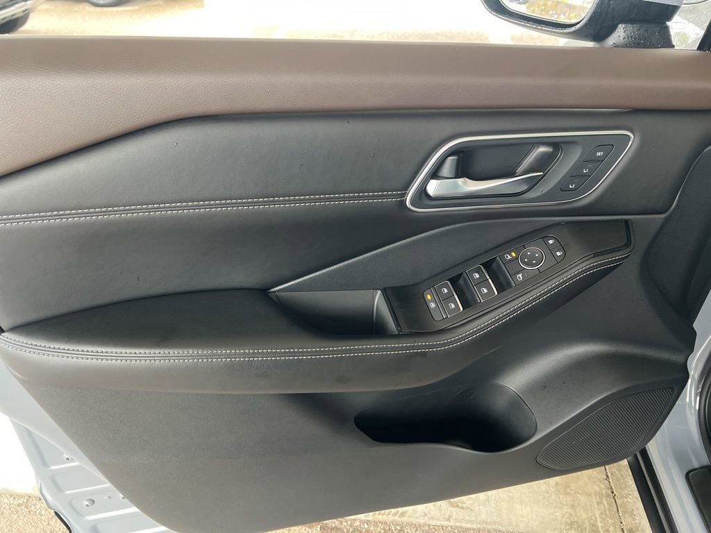 Certified 2021 Nissan Rogue Platinum AWD/4WD image 7