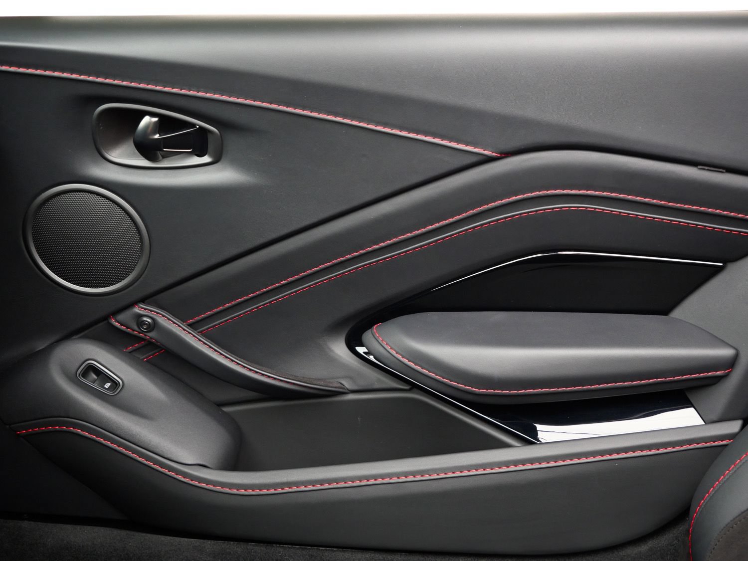 Used 2023 Aston Martin V8 Vantage Roadster RWD image 20
