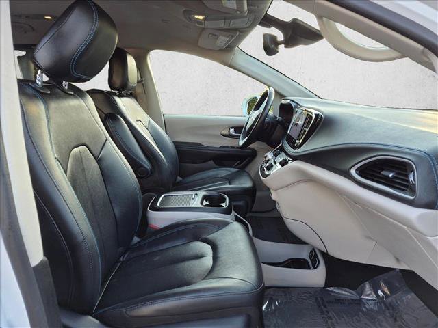 Used 2021 Chrysler Pacifica Touring-L w/ Uconnect Theater Family Group FWD image 19