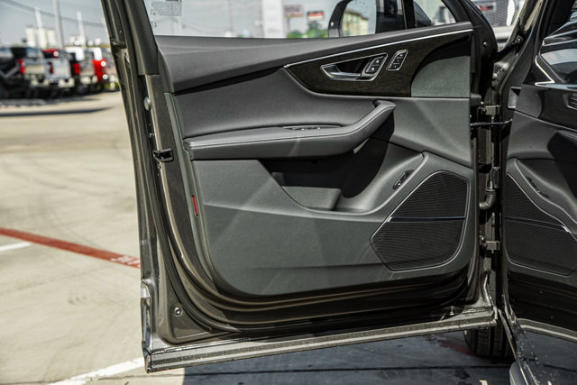 Used 2025 Audi Q7 3.0T Premium Plus image 6