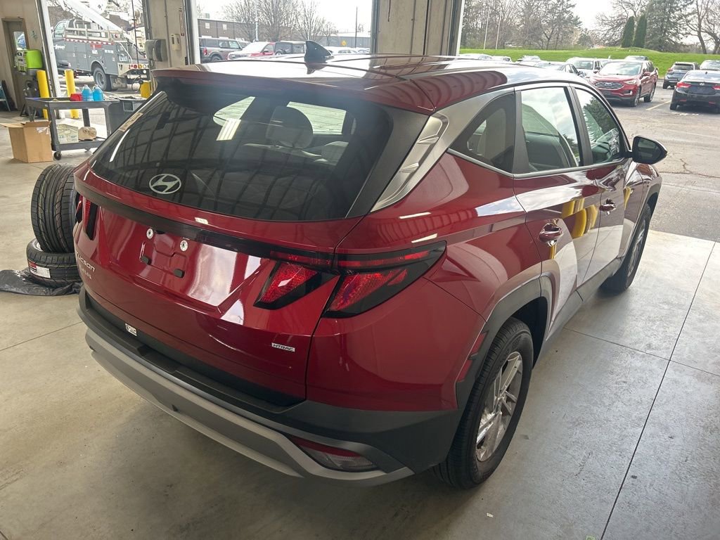 Used 2025 Hyundai Tucson SE image 6